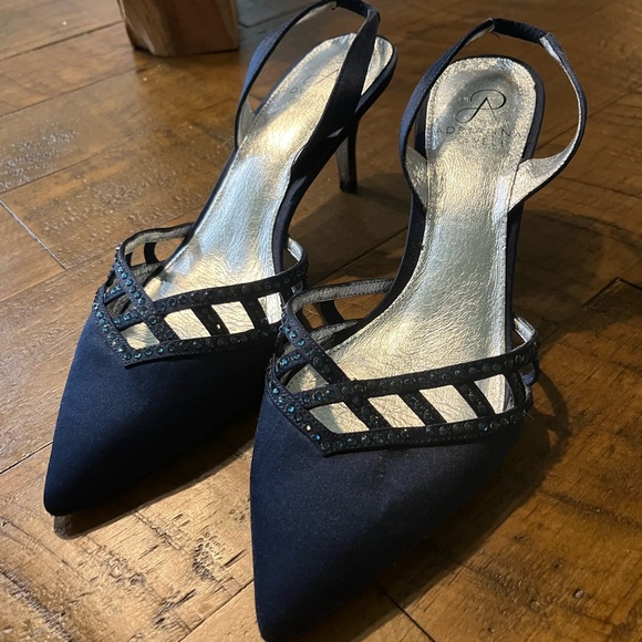 Beautiful blue low heels - Picture 4 of 4